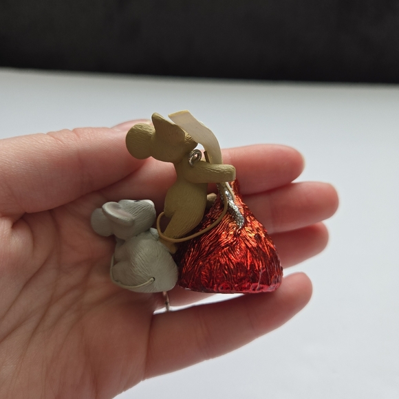 Hallmark 1998 Hershey's Sweet Treat Christmas Ornament - Picture 8 of 8